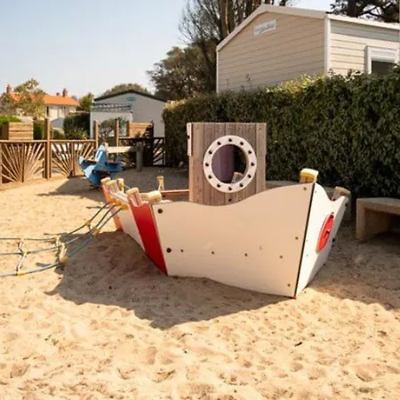 Mobil Avec Terrasse Pour 3 Personnes - Api-1-52-691 Camping